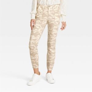 Women's High-Rise Skinny Utility Pants
Knox Rose Cream Camo 4